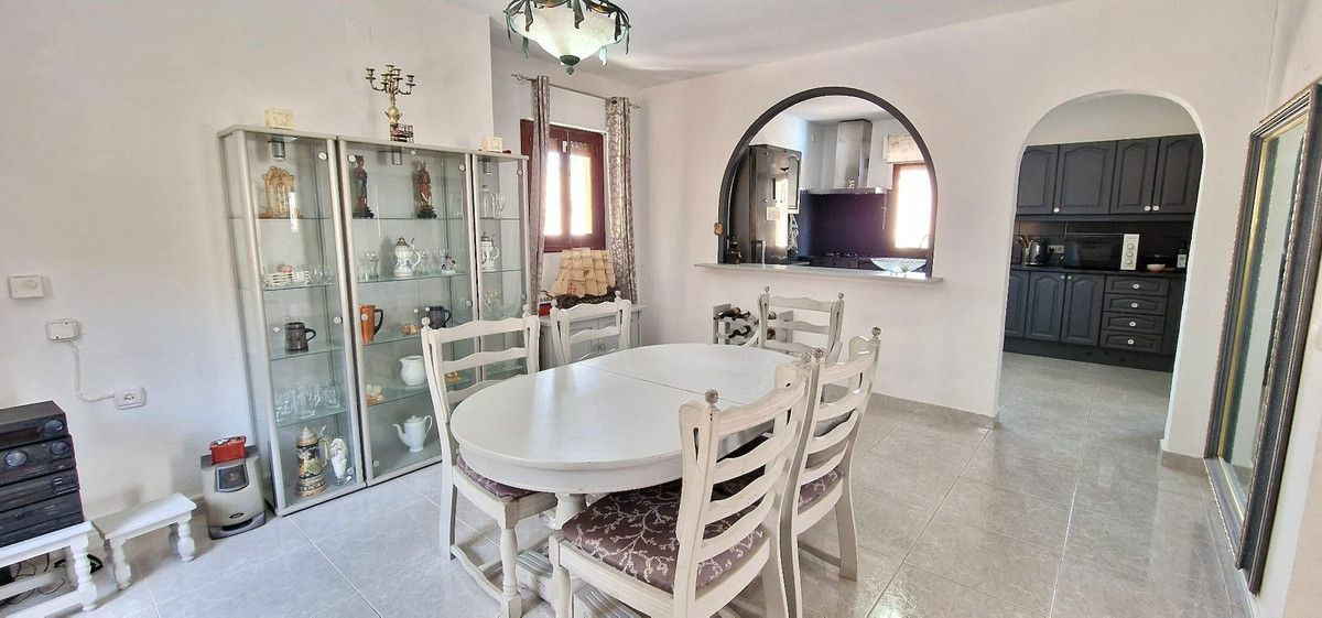 6-bedroom Villa In Orihuela, Spain (250 M²)