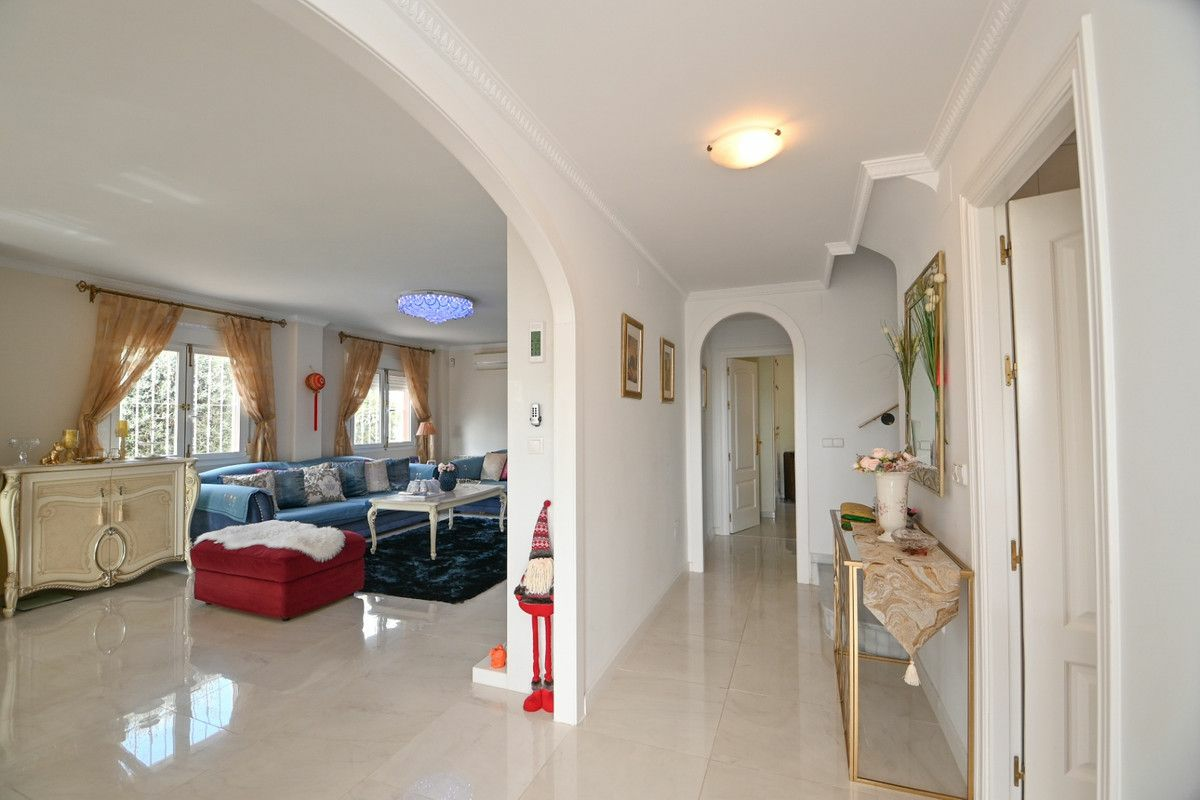 4-bedroom Villa In Torrevieja, Spain (234 M²)