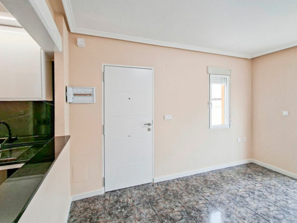 2-bedroom Villa In Torrevieja, Spain (51 M²)