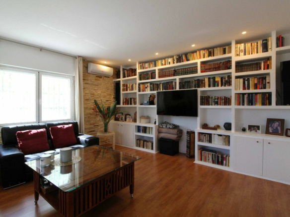 Villa In Elche