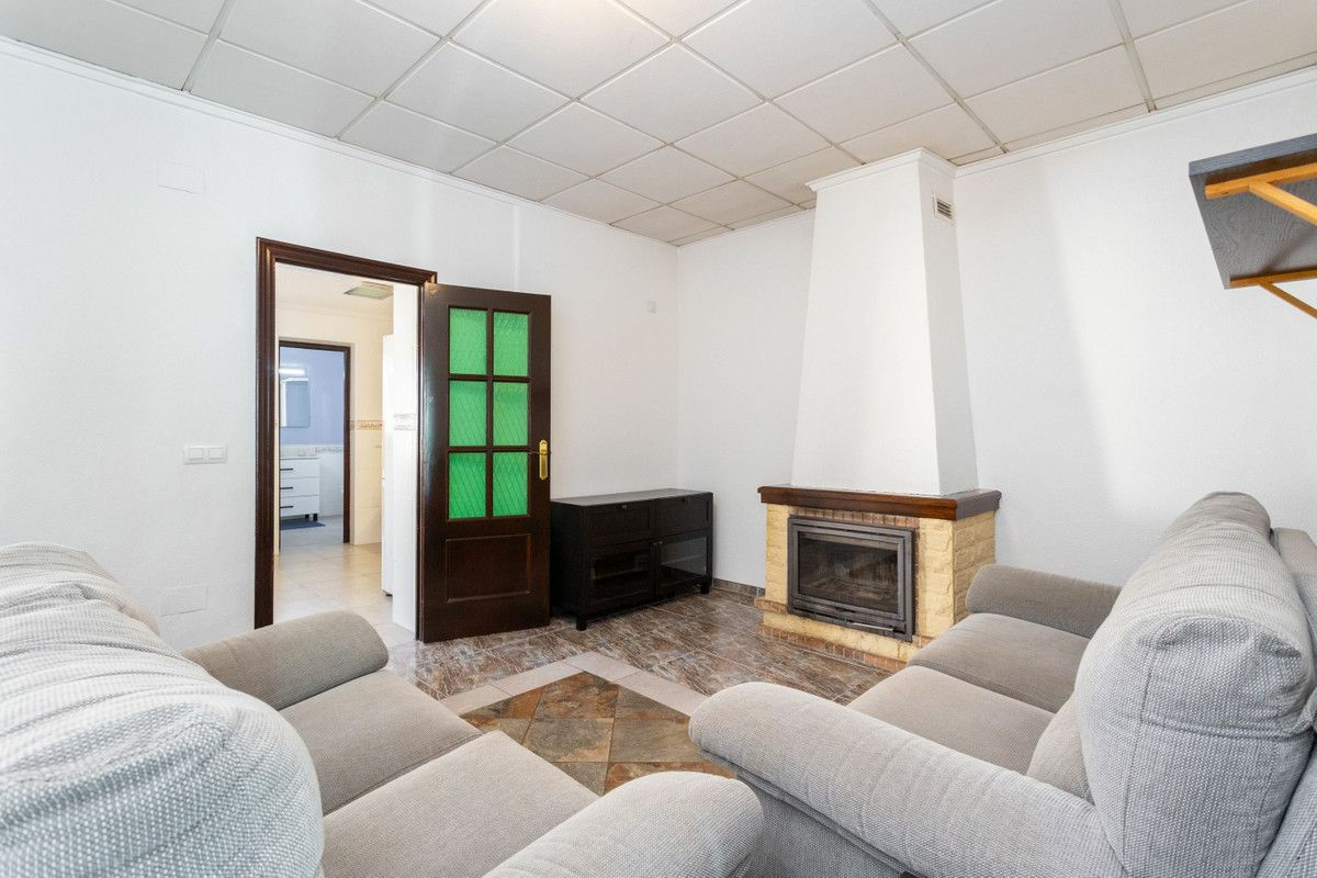 4-bedroom House In Los Montesinos, Spain (152 M²)