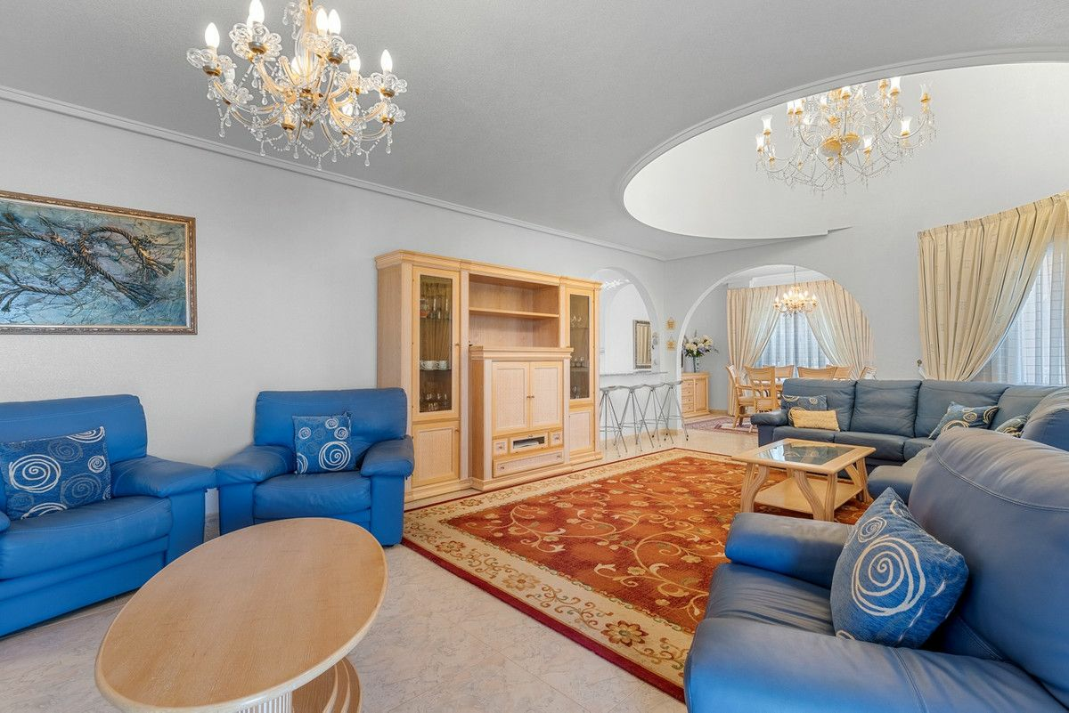 7-bedroom Villa In Rojales, Spain (179 M²)