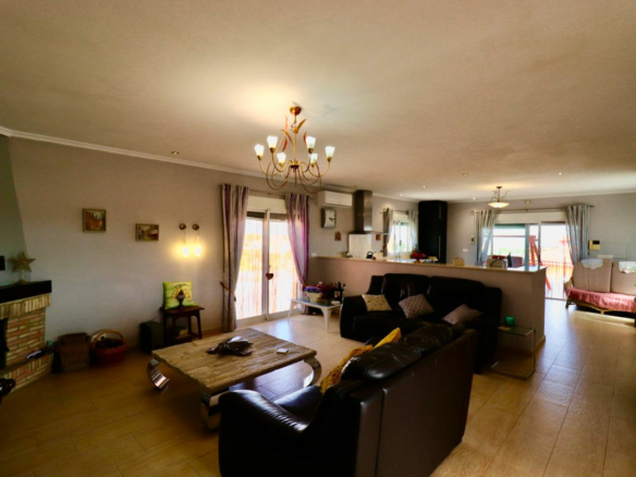 4-bedroom Villa In Albatera, Spain (198 M²)
