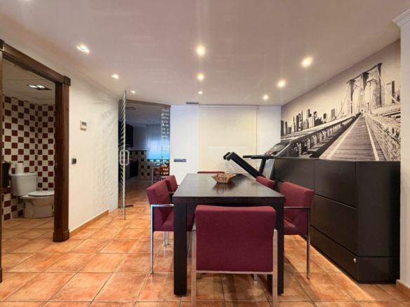 3-bedroom House In Catral, Spain (195 M²)