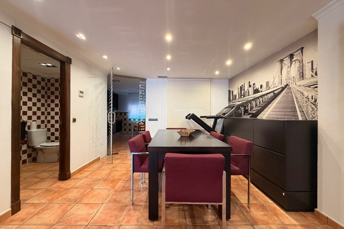 3-bedroom House In Catral, Spain (195 M²)