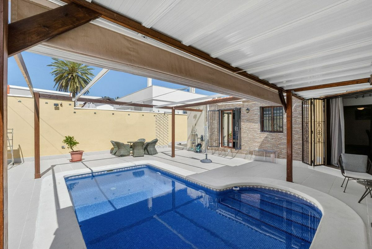 3-bedroom Villa In Torrevieja, Spain (130 M²)