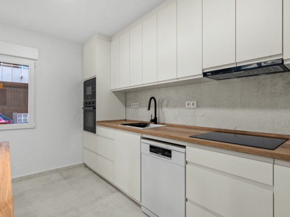 3-bedroom Apartment In Torrevieja, Spain (171 M²)