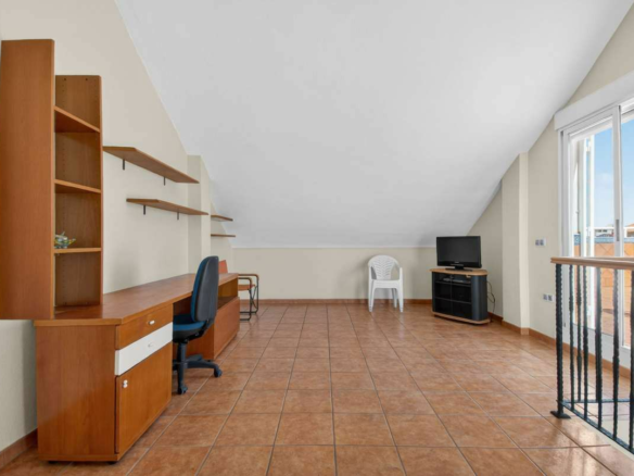 5-bedroom Villa In Santiago De La Ribera, Spain (256 M²)