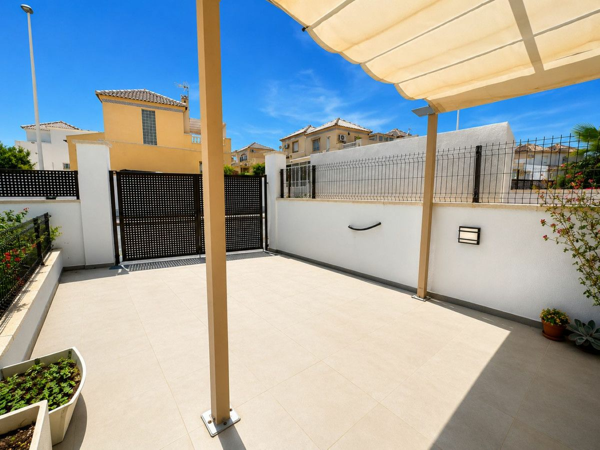 3-bedroom House In Torrevieja, Spain (106 M²)