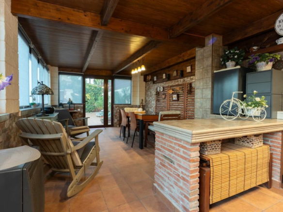 7-bedroom Villa In Orihuela Costa, Spain (284 M²)