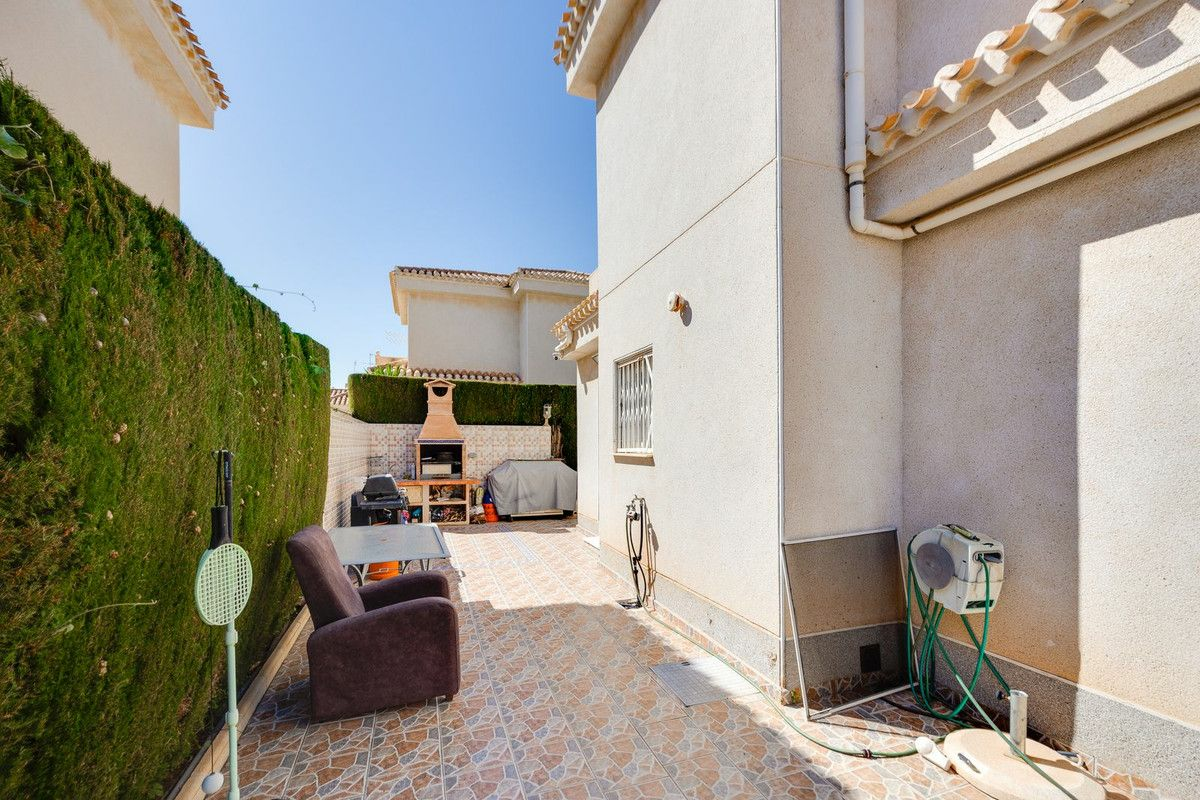 3-bedroom Villa In Orihuela Costa, Spain (125 M²)