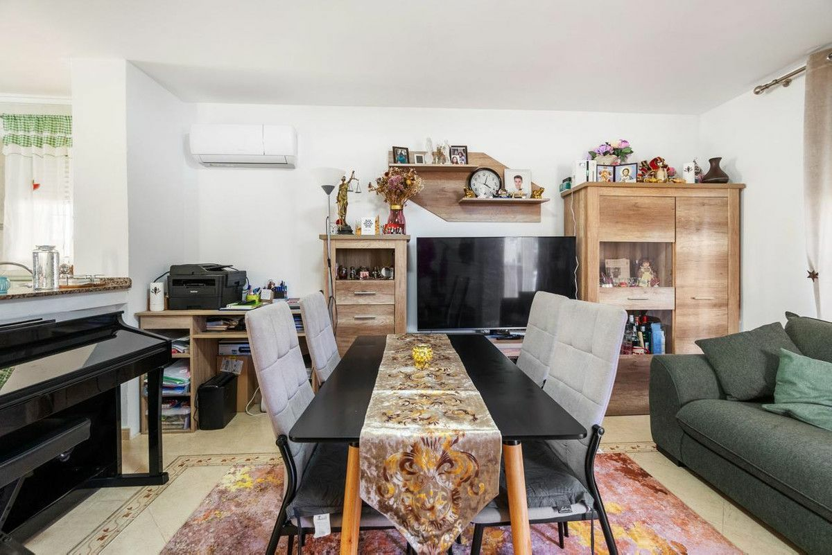 3-bedroom Villa In Torrevieja, Spain (105 M²)