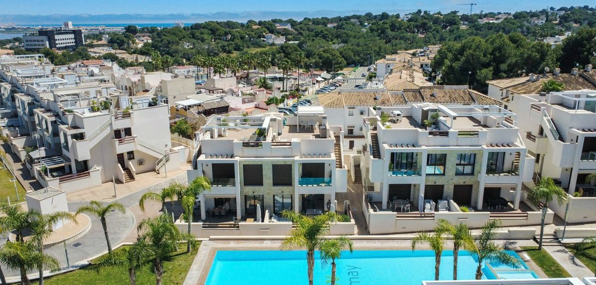 2-bedroom Apartment In Torrevieja, Spain (71 M²)