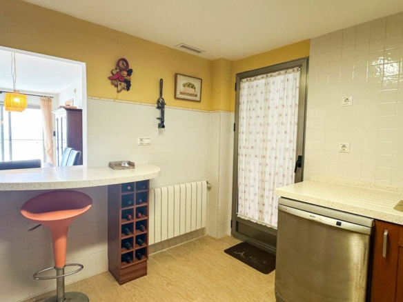 4-bedroom Apartment In Torrevieja, Spain (180 M²)