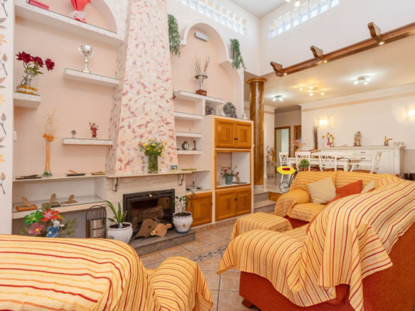 4-bedroom Villa In La Union, Spain (163 M²)