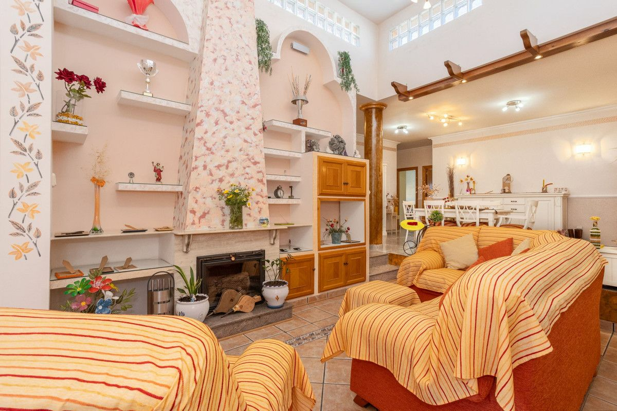 4-bedroom Villa In La Union, Spain (163 M²)