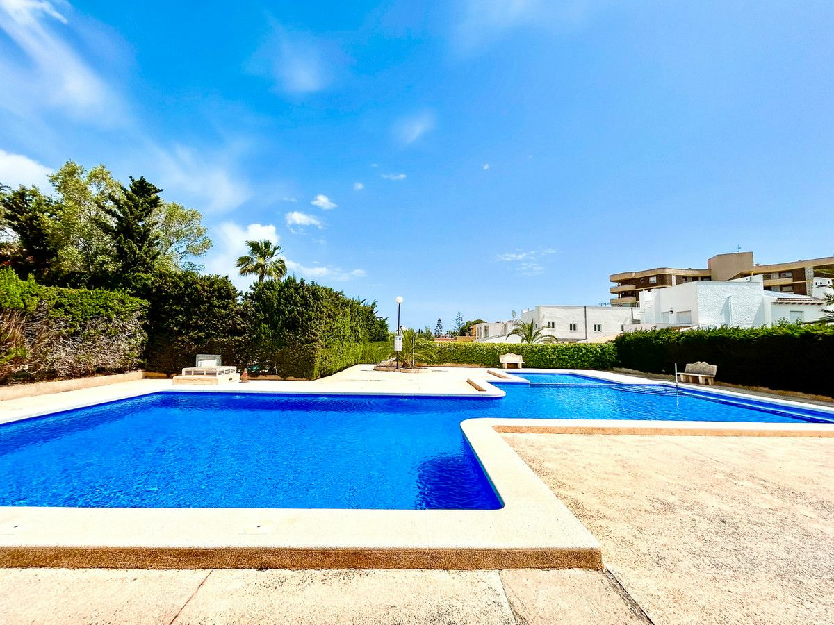 3-bedroom Villa In Orihuela Costa, Spain (144 M²)