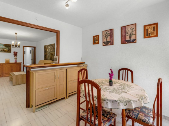 3-bedroom Villa In Torrevieja, Spain (77 M²)
