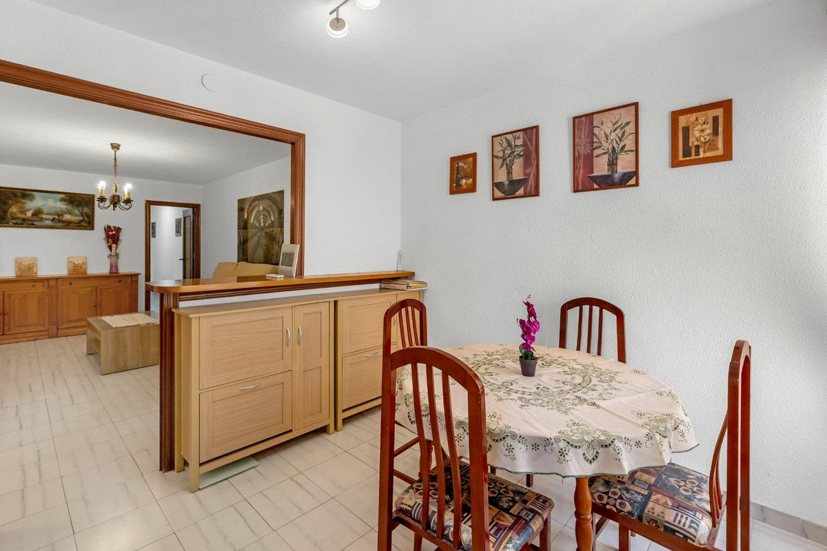 3-bedroom Villa In Torrevieja, Spain (77 M²)