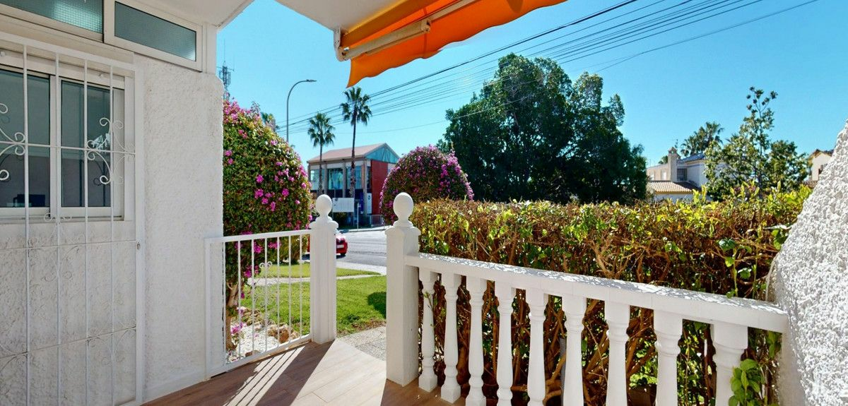 2-bedroom Apartment In Orihuela Costa, Spain (86 M²)