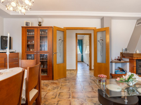 5-bedroom Villa In Villena, Spain (199 M²)