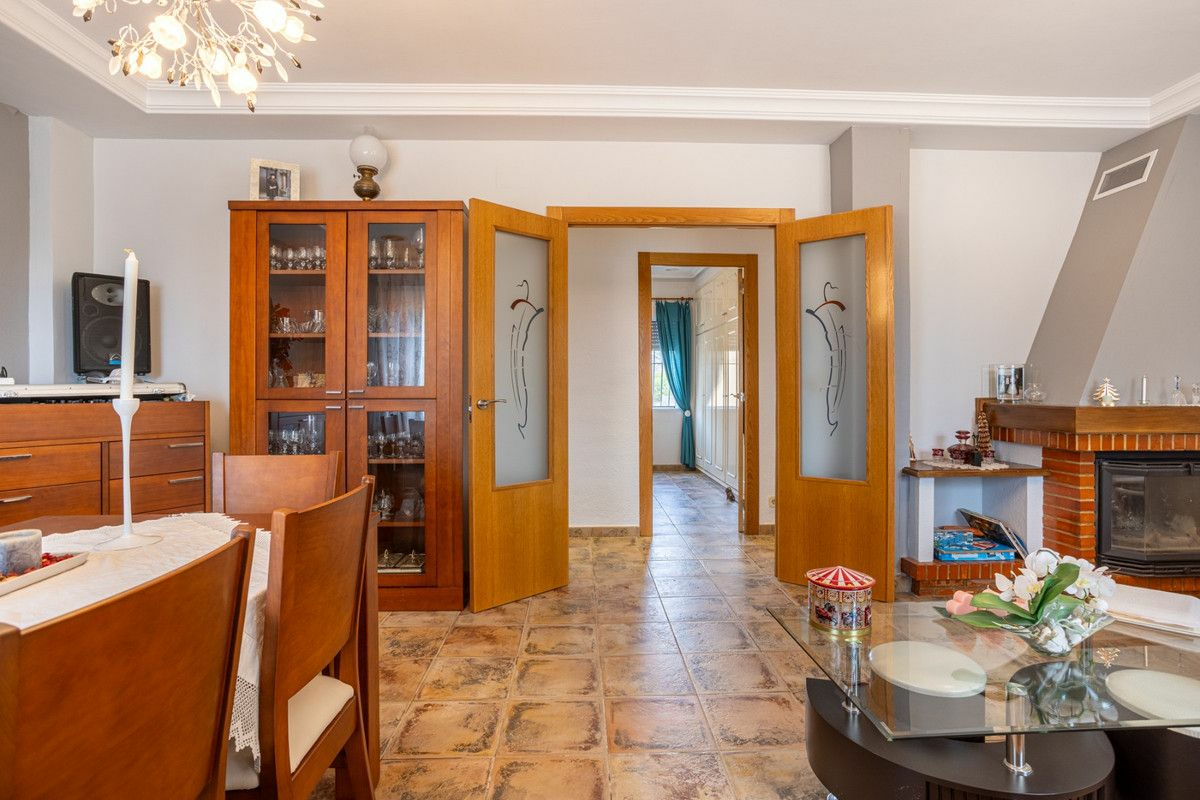 5-bedroom Villa In Villena, Spain (199 M²)