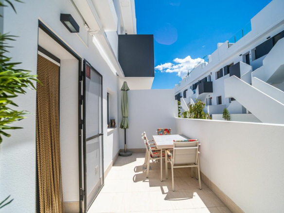 3-bedroom Apartment In Torrevieja, Spain (138 M²)