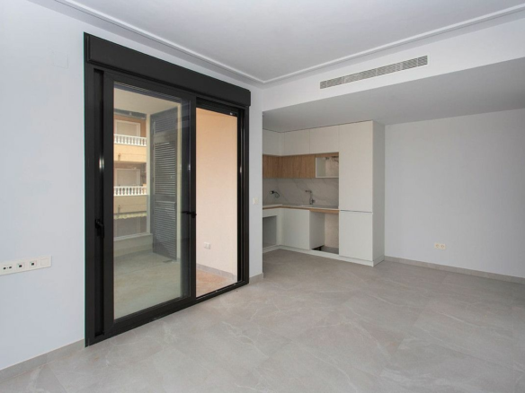 2-bedroom Apartment In Torrevieja, Spain (86 M²)