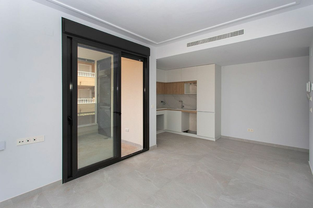 2-bedroom Apartment In Torrevieja, Spain (86 M²)