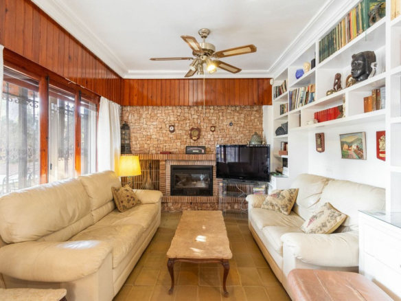 6-bedroom Villa In Orihuela Costa, Spain (204 M²)