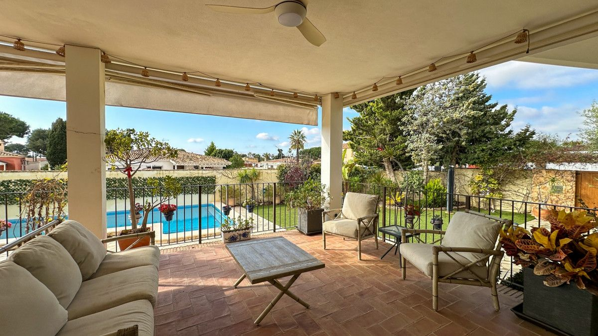 7-bedroom Villa In Orihuela Costa, Spain (450 M²)