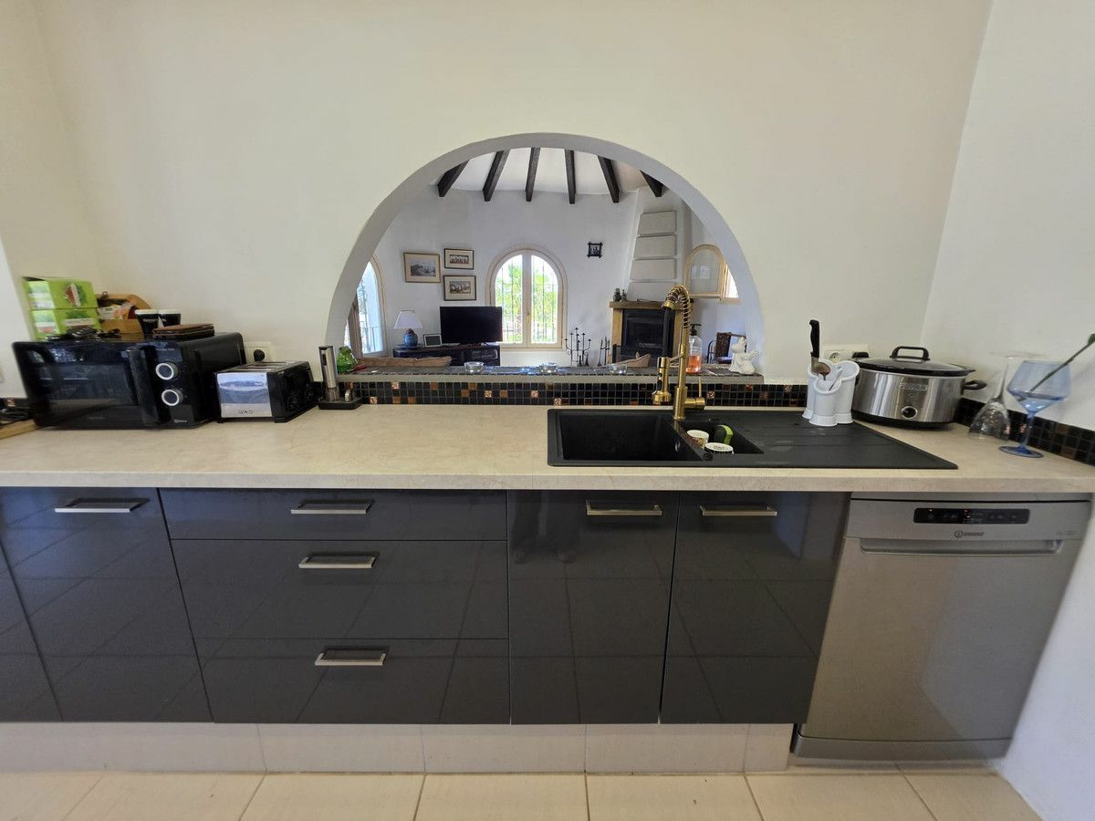 5-bedroom Villa In Algorfa, Spain (217 M²)