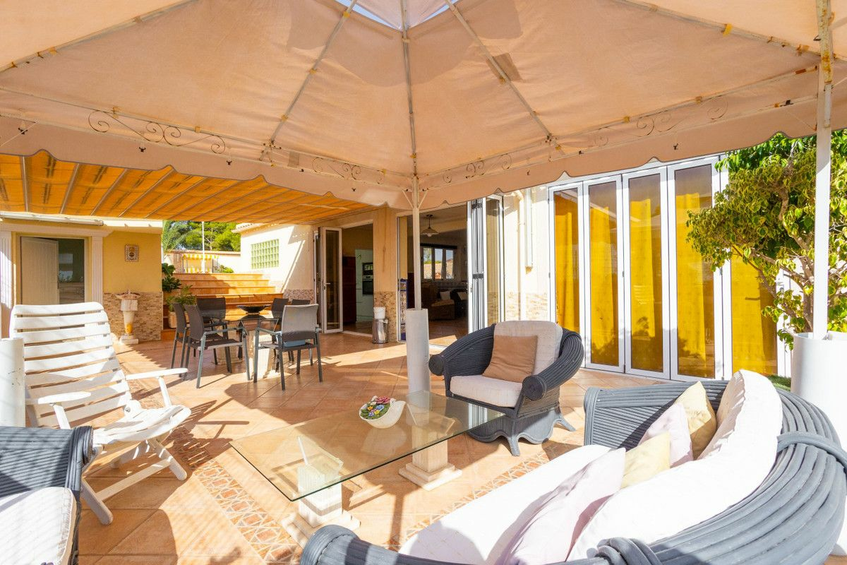 4-bedroom Villa In Orihuela Costa, Spain (271 M²)
