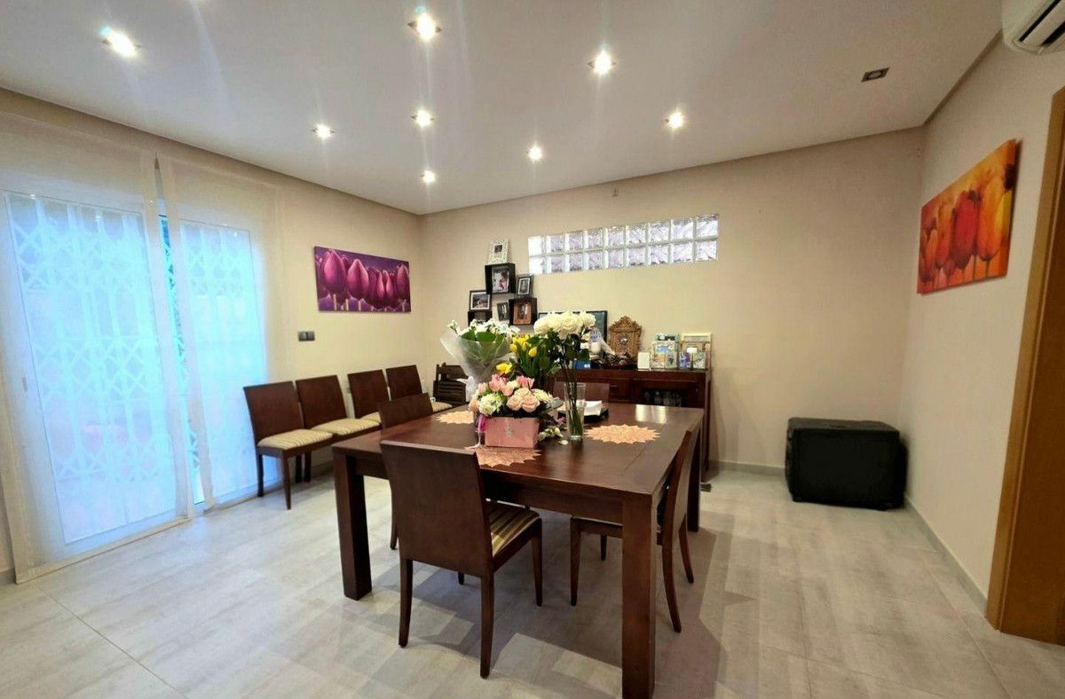 5-bedroom Villa In Orihuela Costa, Spain (265 M²)