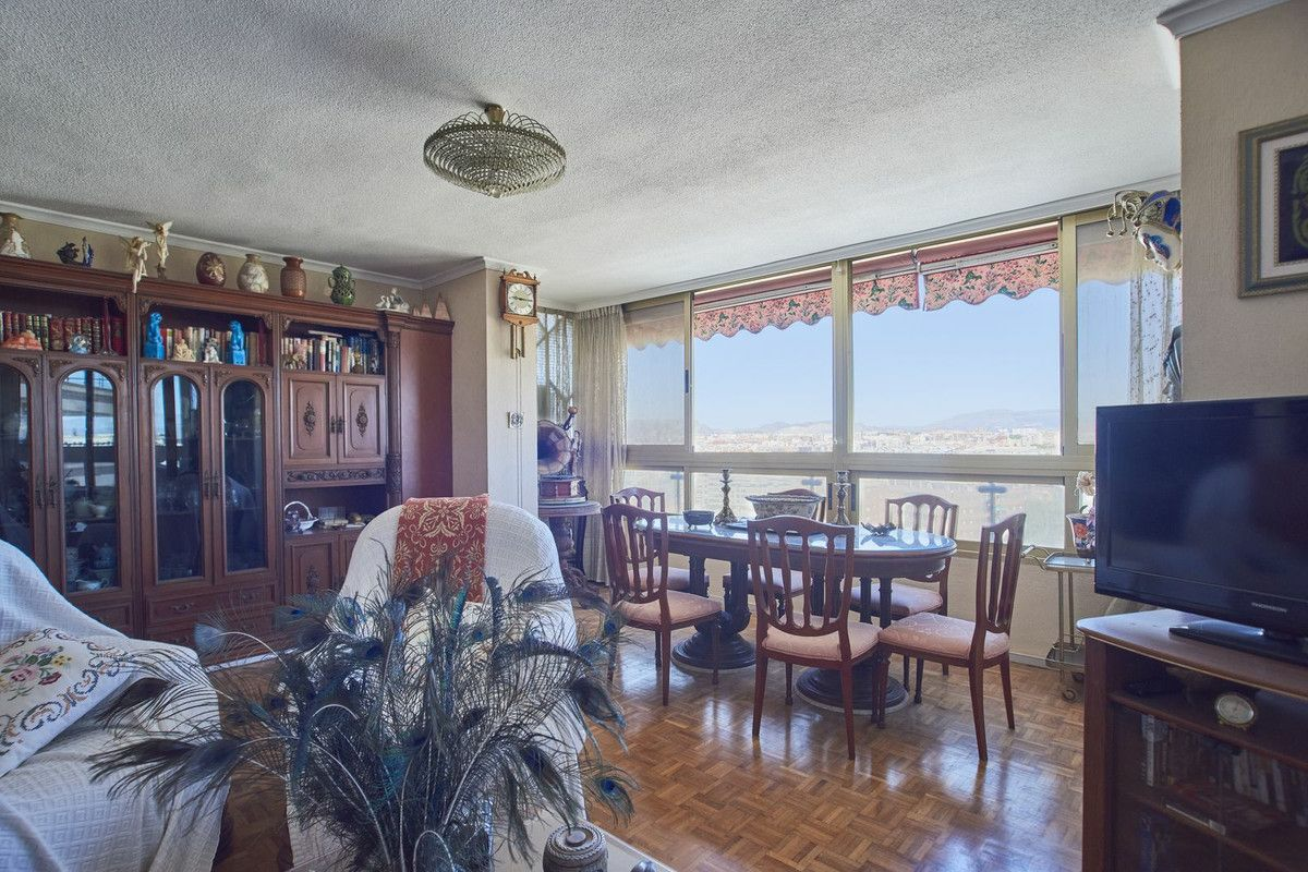 4-bedroom Apartment In Alicante, Spain (170 M²)