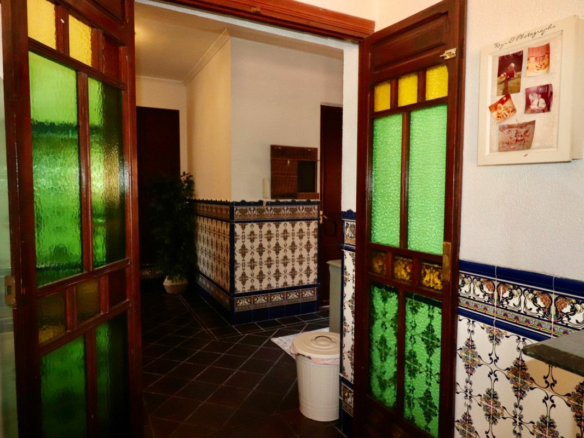 6-bedroom Villa In Almoradi, Spain (375 M²)