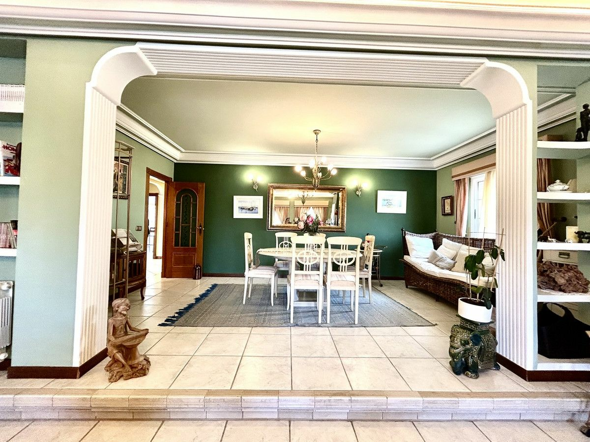 6-bedroom Villa In Torrevieja, Spain (440 M²)