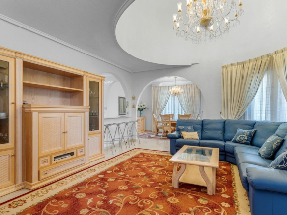 7-bedroom Villa In Rojales, Spain (179 M²)
