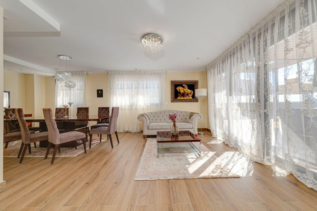 3-bedroom Villa In Orihuela Costa, Spain (461 M²)