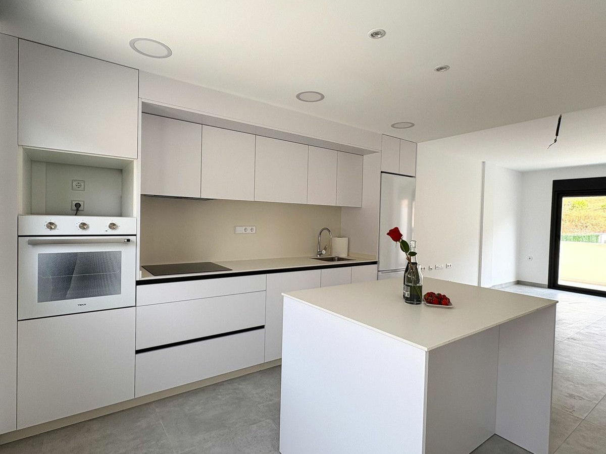 2-bedroom House In Cox, Spain (81 M²)