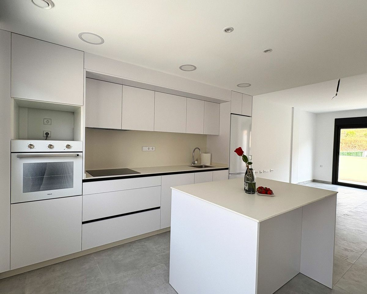 2-8-2d48d0 2-bedroom House In Cox, Spain (81 M²)
