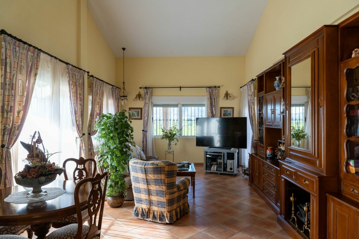5-bedroom Villa In Orihuela, Spain (495 M²)