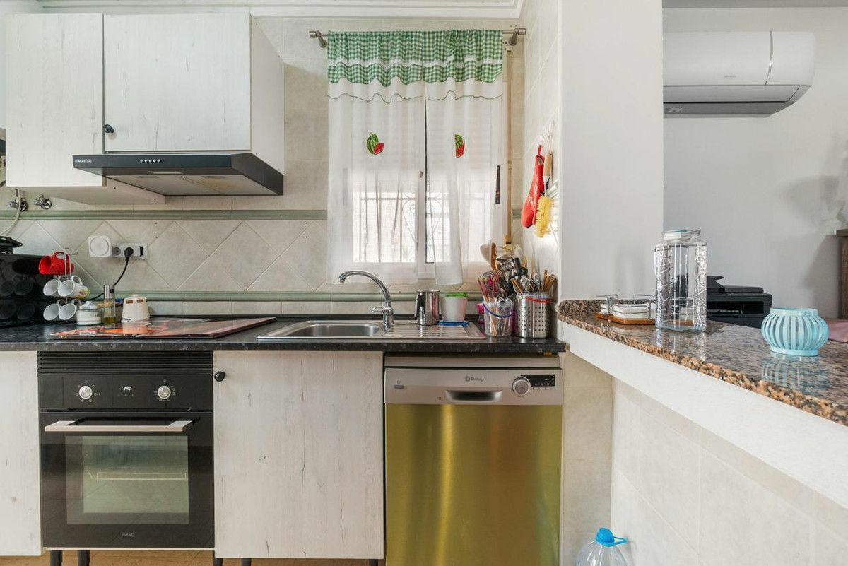 3-bedroom Villa In Torrevieja, Spain (105 M²)