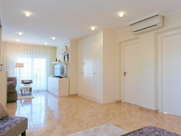 7-bedroom Villa In Orihuela Costa, Spain (284 M²)