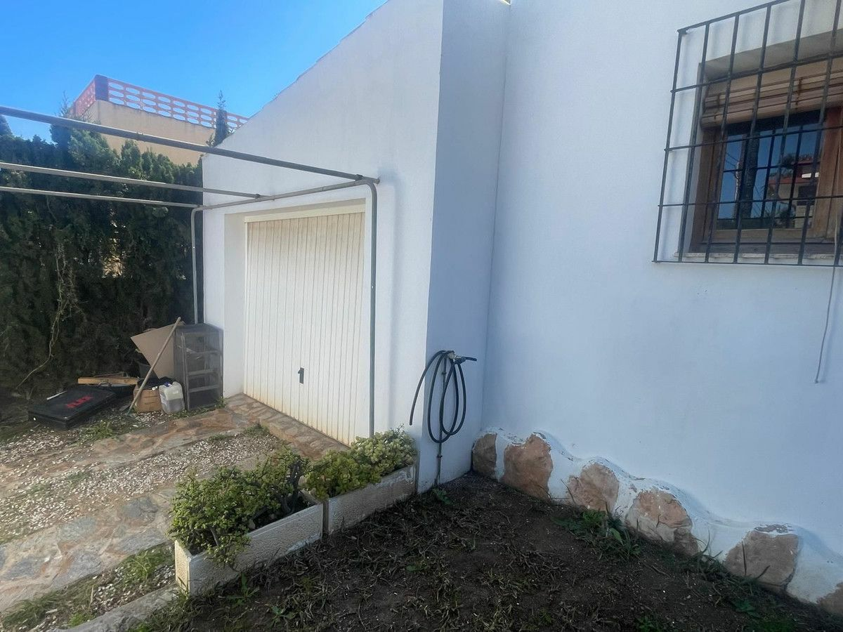 4-bedroom Villa In Cabo Roig, Spain (180 M²)