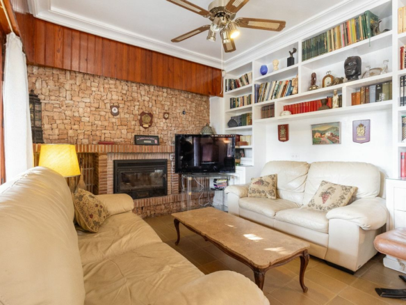 6-bedroom Villa In Orihuela Costa, Spain (204 M²)