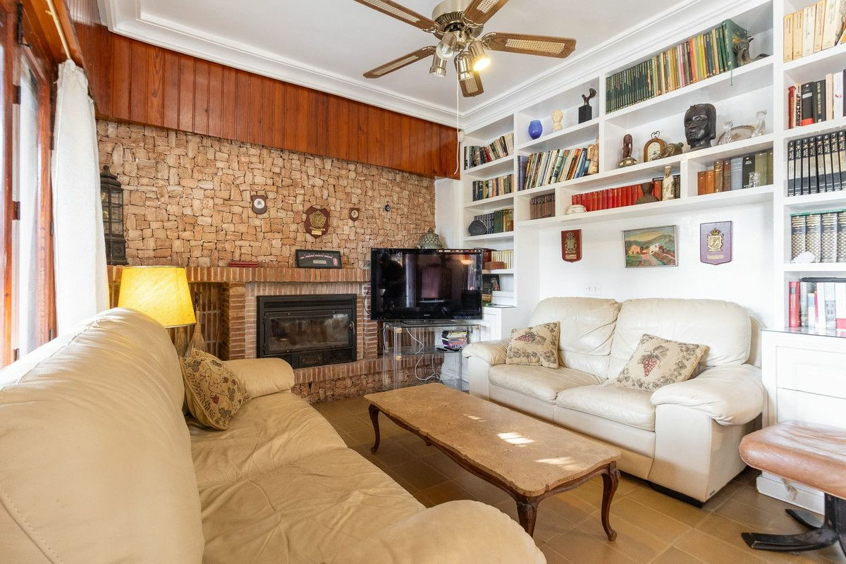 6-bedroom Villa In Orihuela Costa, Spain (204 M²)