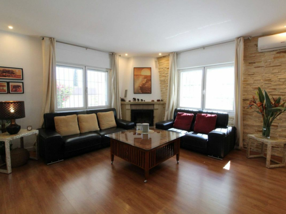 Villa In Elche