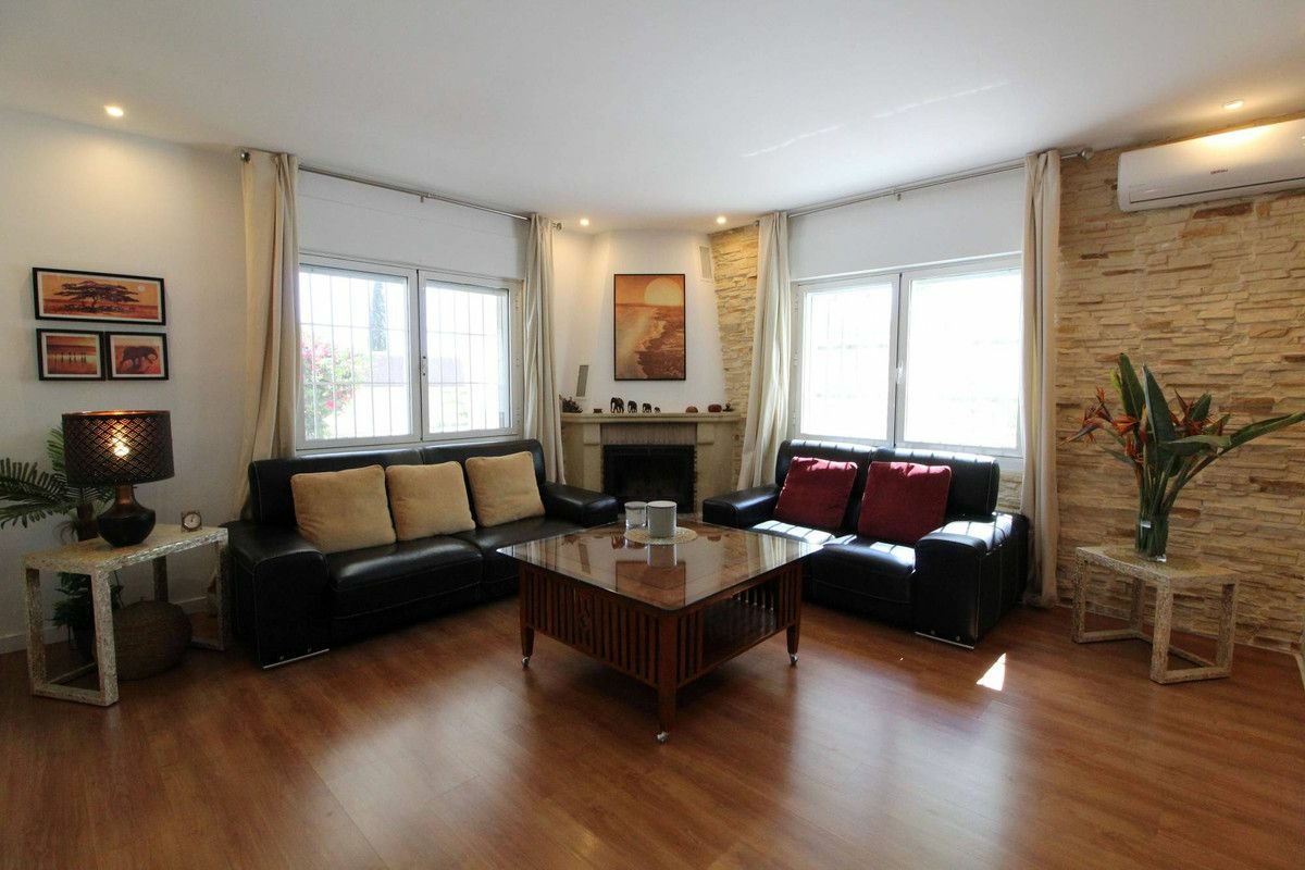 Villa In Elche