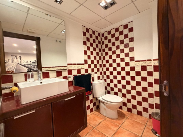 3-bedroom House In Catral, Spain (195 M²)
